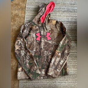Women’s Camo Under Armour Hoodie Size Large